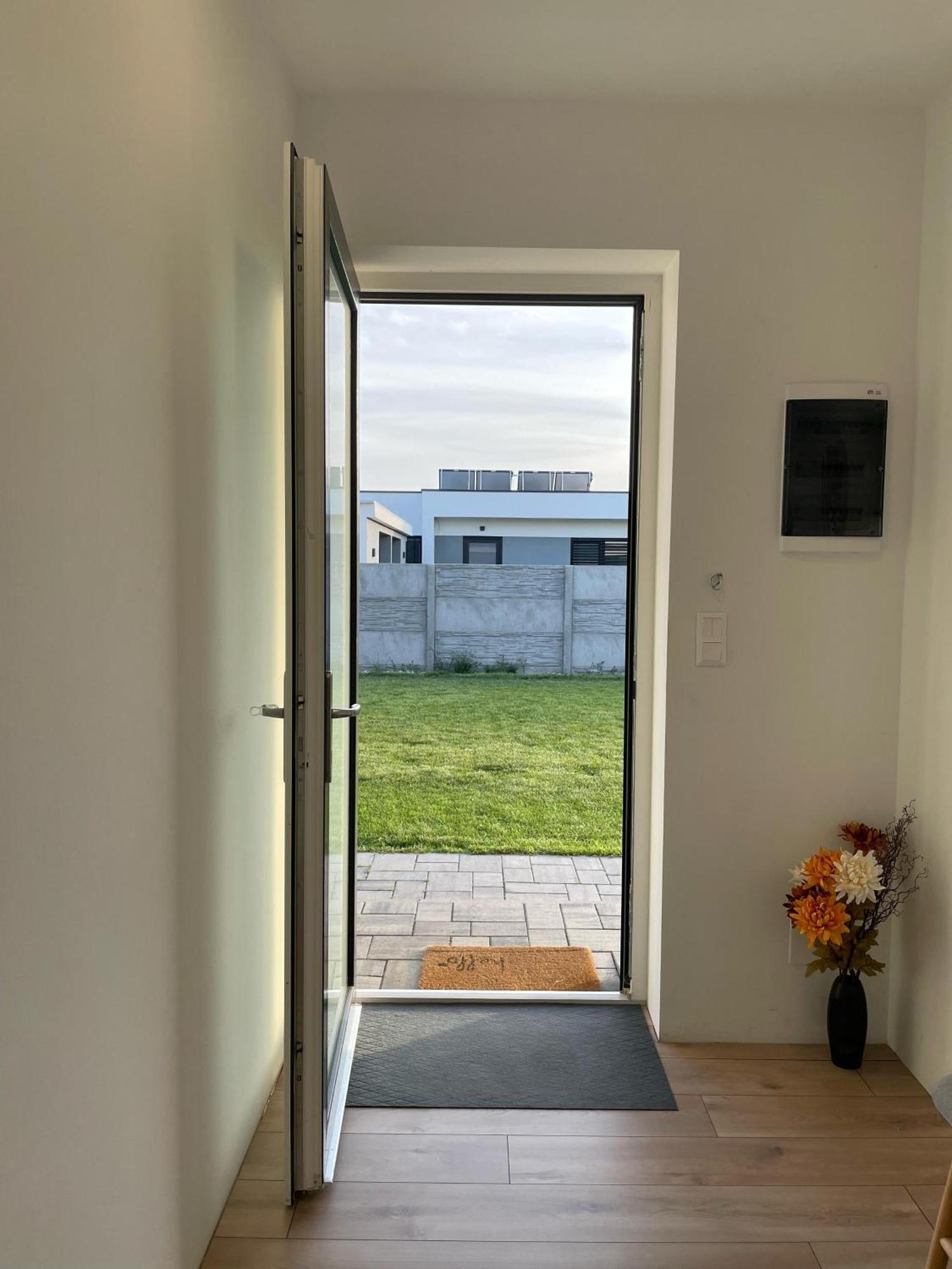 Klimatizovany Apartmanovy Dom, S Virivkou, 1B Senec Exterior photo