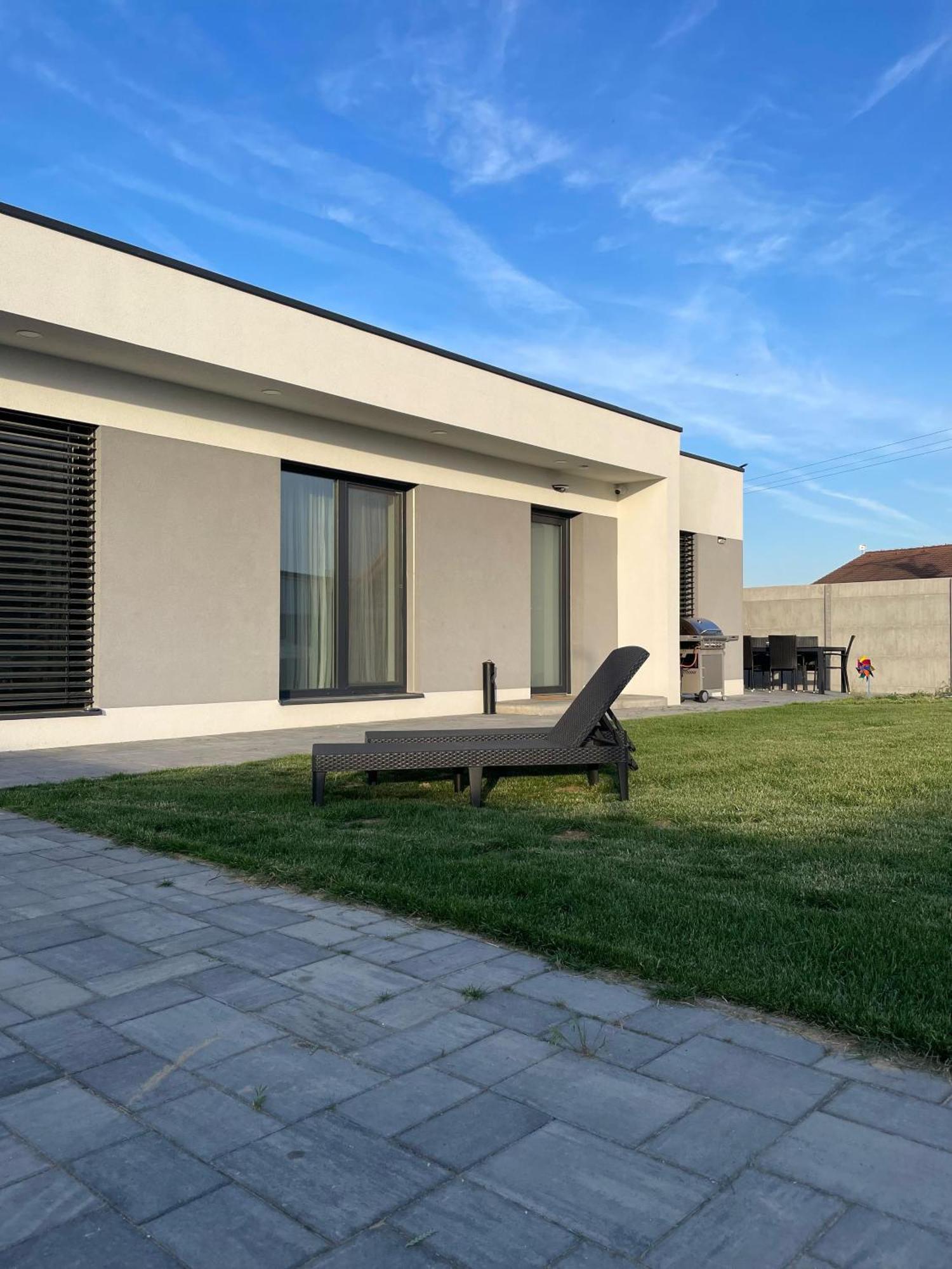 Klimatizovany Apartmanovy Dom, S Virivkou, 1B Senec Exterior photo